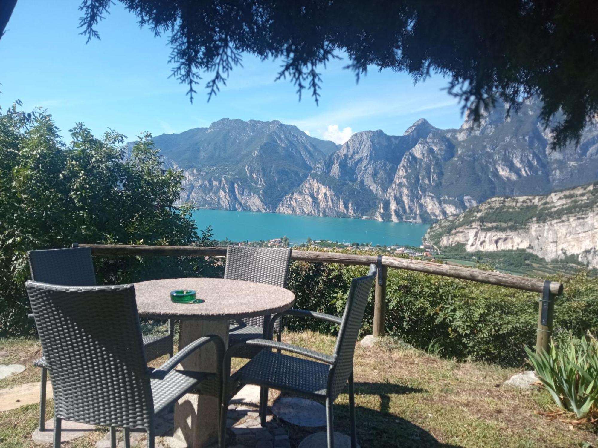 Garden Belvedere B&B Торболе Экстерьер фото